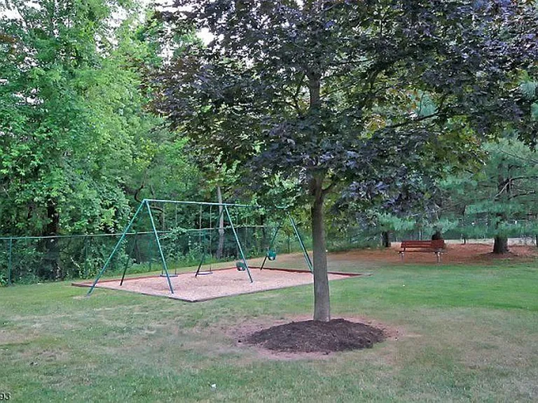 8 Columbia Dr #4A — Photo 15
