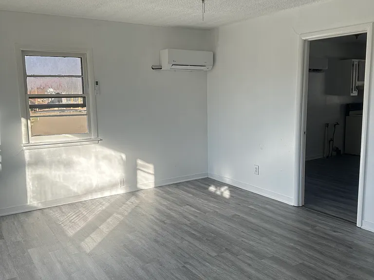 403 Ponroy St — Photo 8