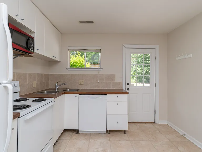 513 Central Ave #B — Photo 3