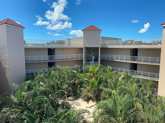 4th image of 3930 S Roosevelt Blvd #E204
