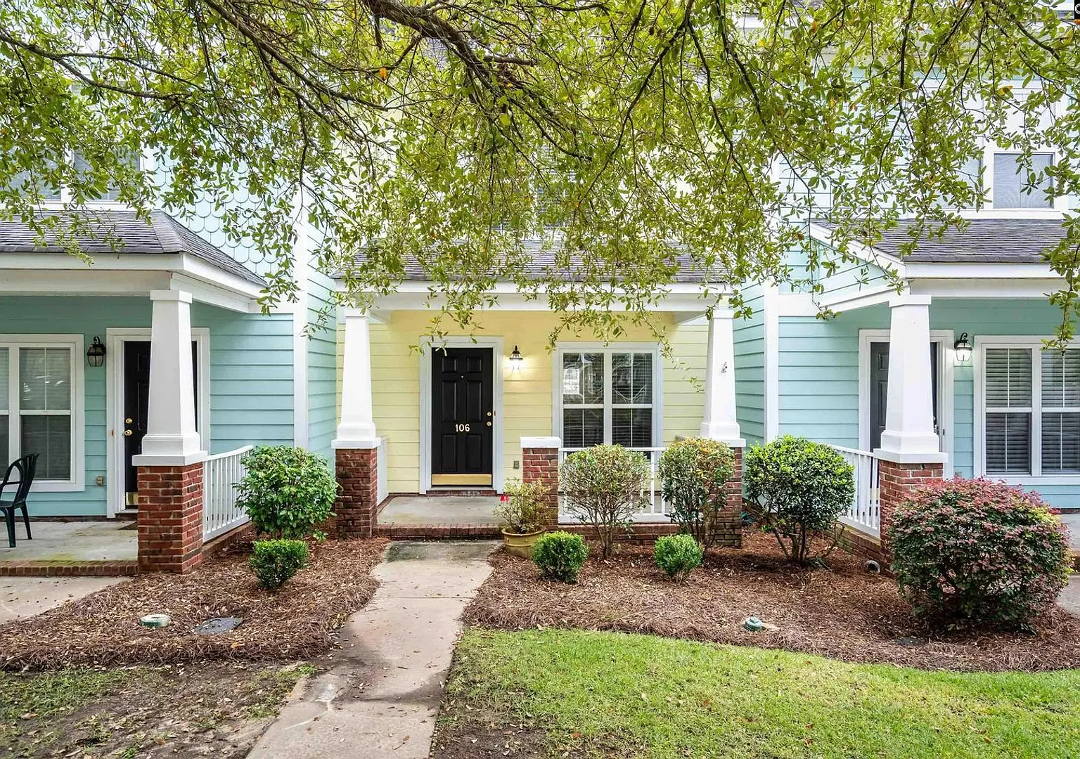 Charming 2BR Townhome in Columbia — Photo 1