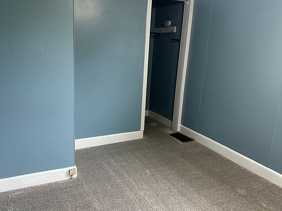 5th image of 161 17th St N #1