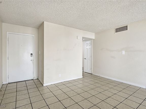 3rd image of 5208 Mountain View Dr