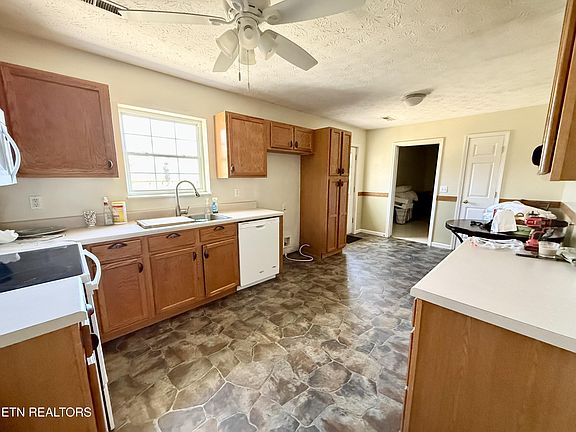 5th image of 637 Keene Cir