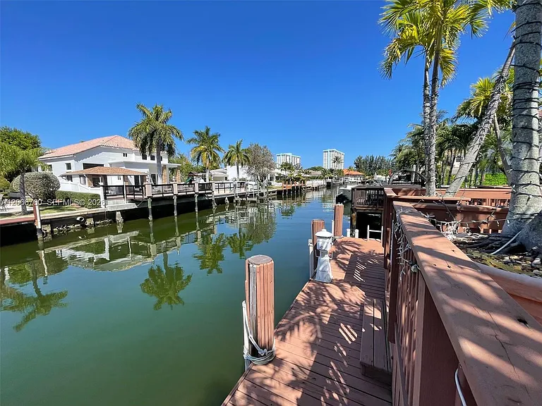 891 Captiva Dr — Photo 3