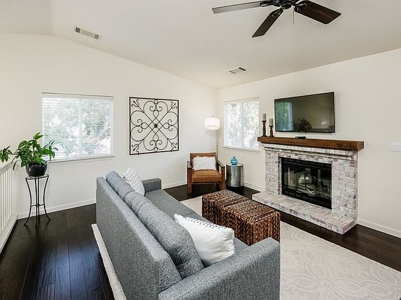 3rd image of 3054 Dorchester Way