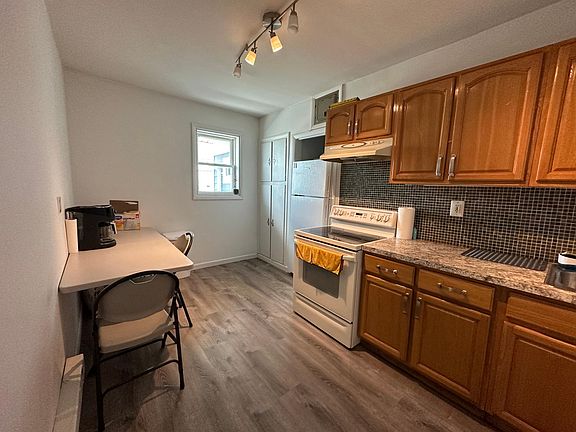 3rd image of 14 Bayville Ave APT 2