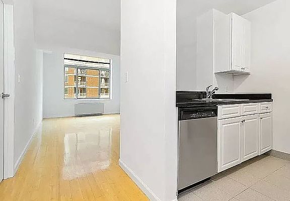 4th image of 1955 1st Ave APT 628