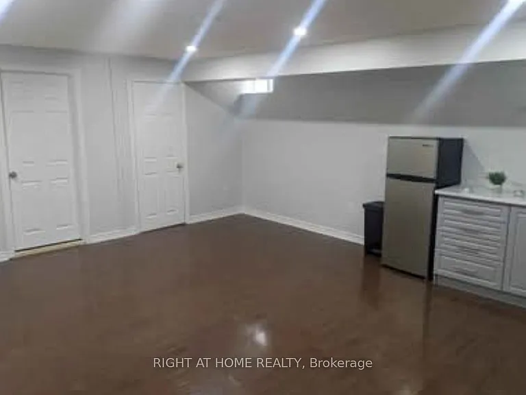 1206 Newell St — Photo 3
