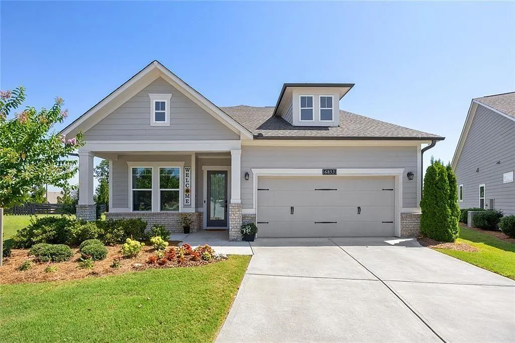 3 bed, 2.0 bath, 2582 sqft, $2,500 — Photo 1
