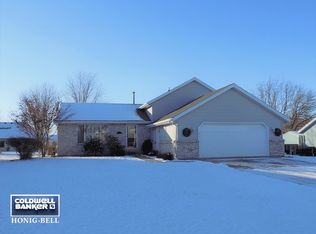 832 Thornberry Dr, Ottawa, IL 61350