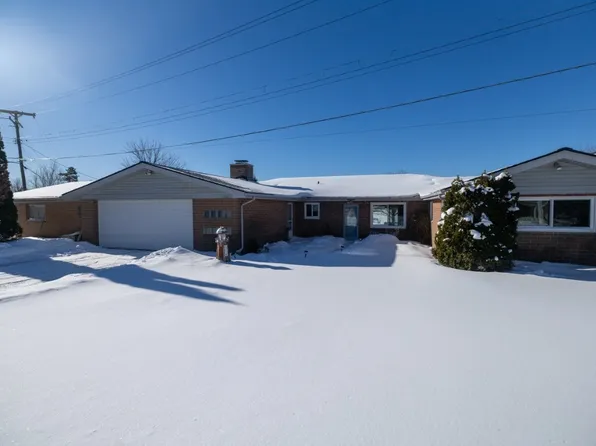 504 Burgess Dr, White Lake, MI 48386