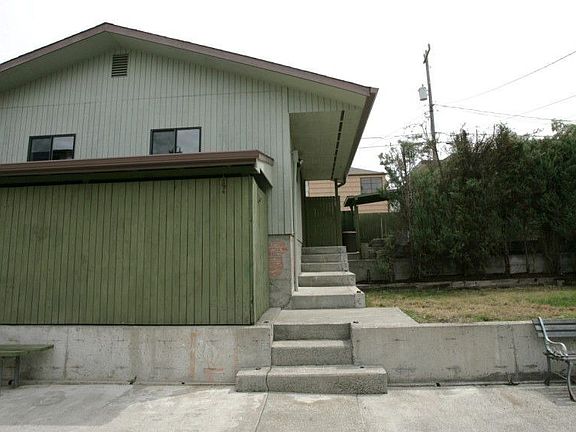 detached garage with dog run