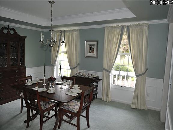 3rd image of 32 Annandale Dr