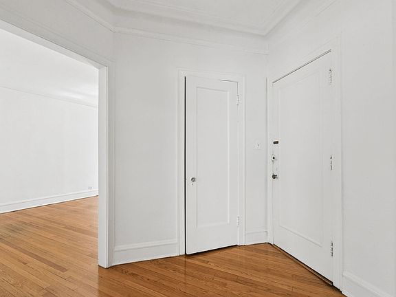 4th image of 848 Hinman Ave APT 3