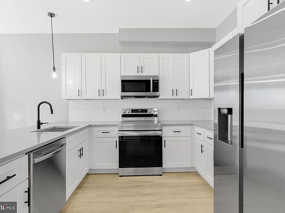 2nd image of 919 N 15th St Floor 3