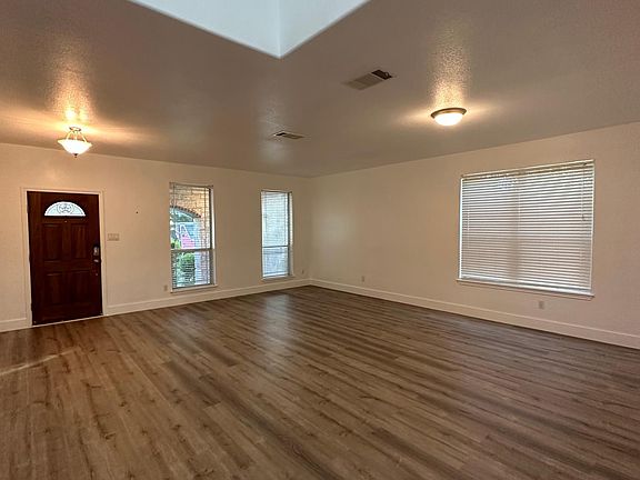 5th image of 506 Hidden Brook Ln