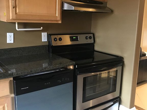 2nd image of 2601 Amelia St