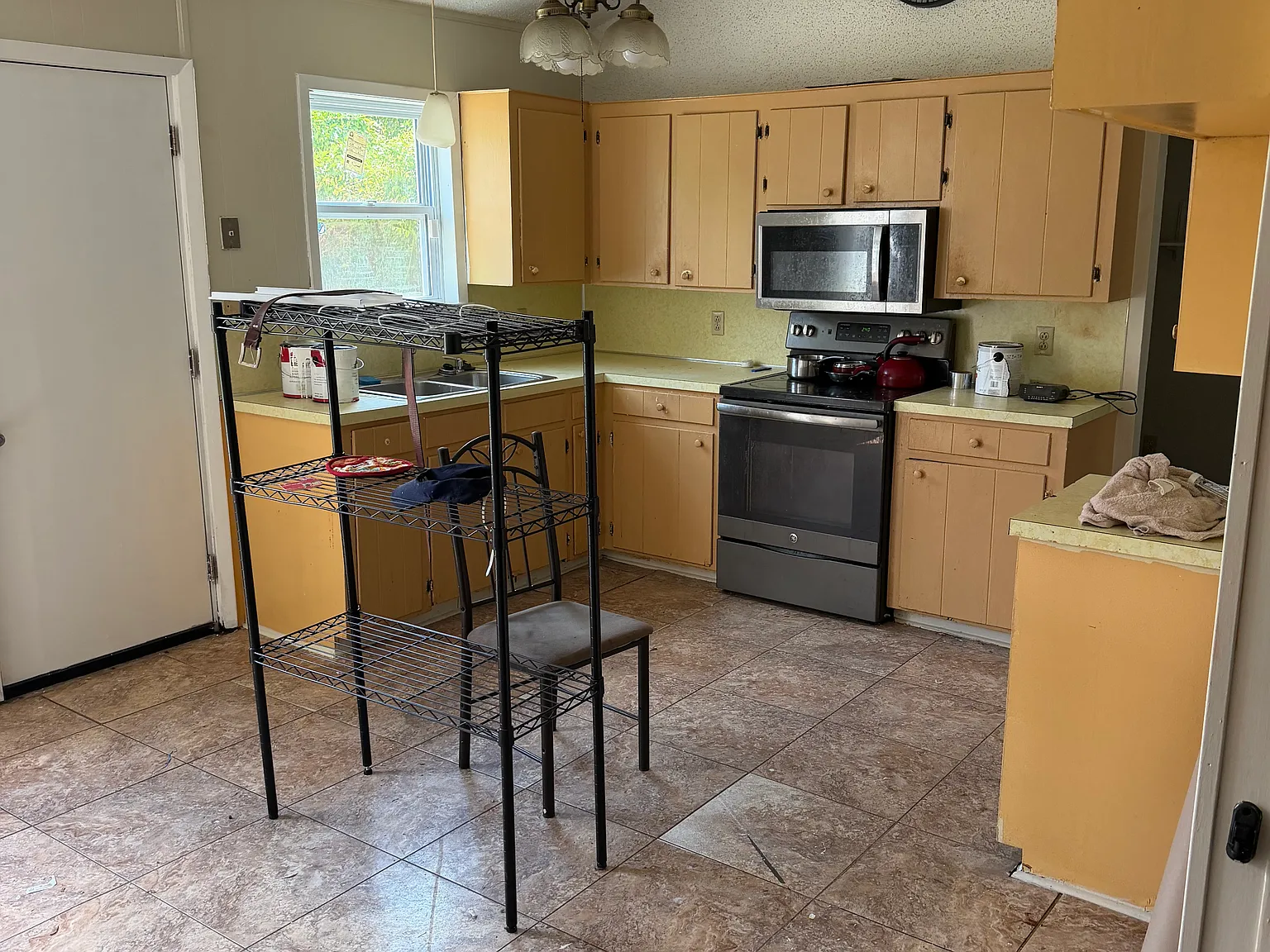 3 bed, 1.5 bath, 1050 sqft, $1,350 — Photo 3