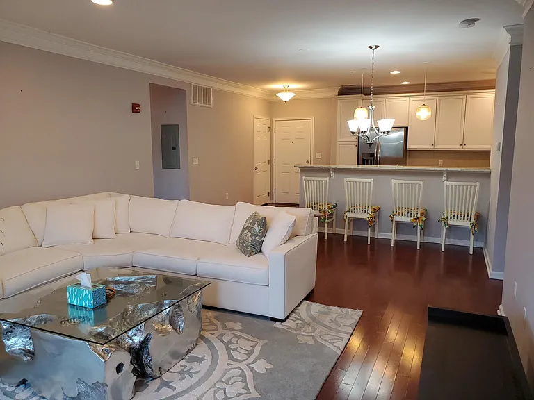 213 Center Meadow Ln — Photo 6