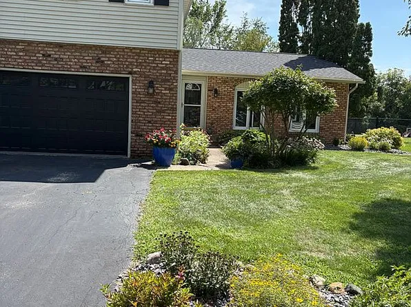 5221 W 11th St, Davenport, IA 52804