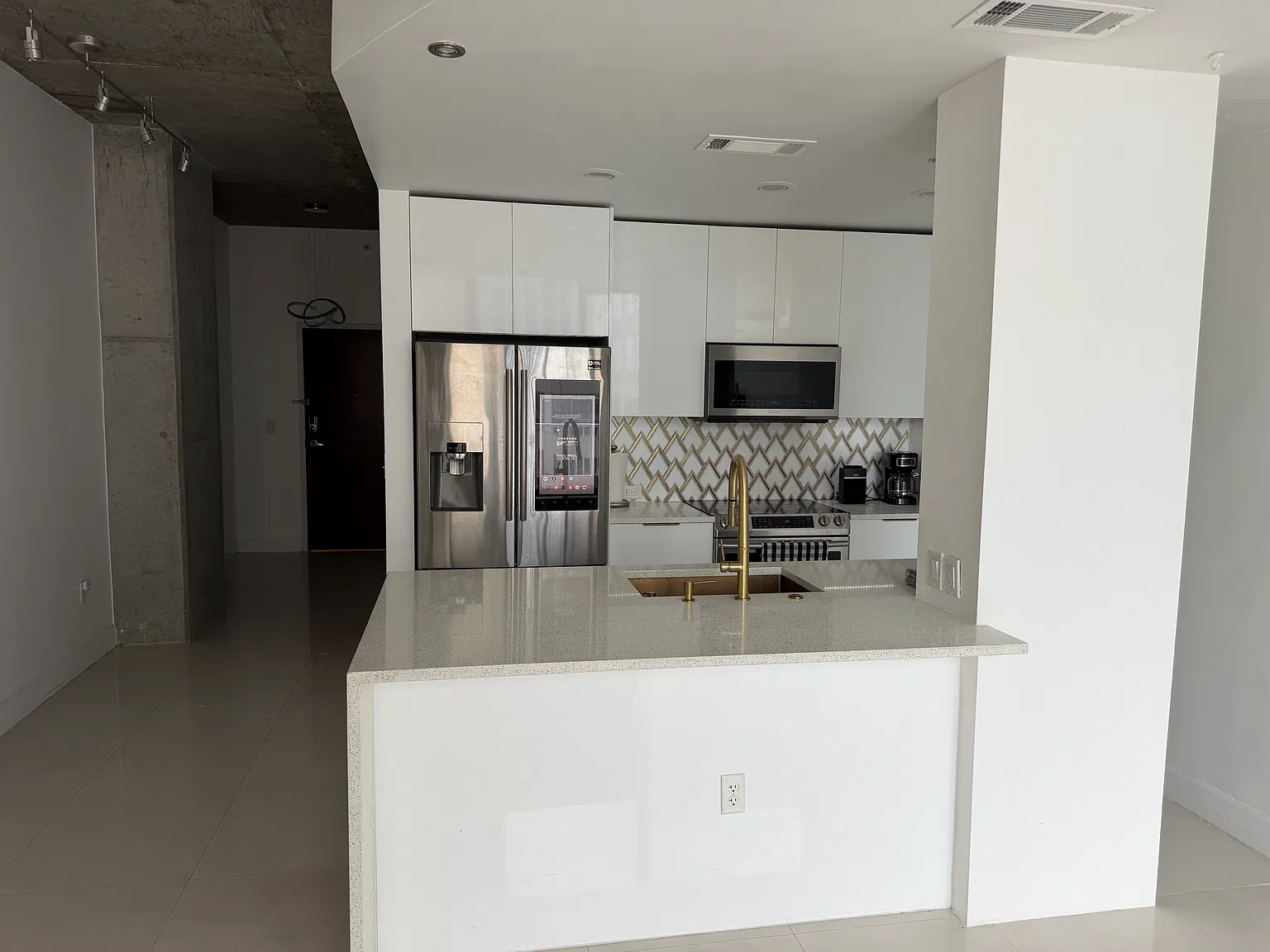 1 bed, 862 sqft, $2,350 — Photo 3