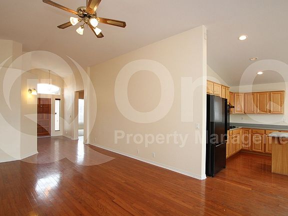 3rd image of 1535 E Michelle Dr