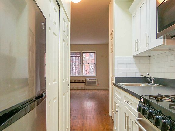 4th image of 306 W 47th St APT 3C