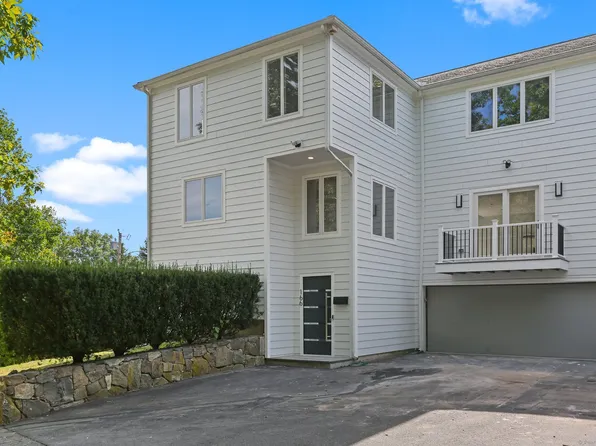 166 Forest Street #166, New Canaan, CT 06840