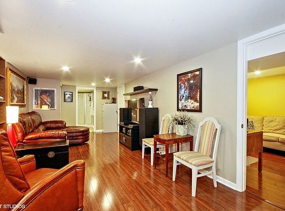 5th image of 18W075 Jamestown Ln