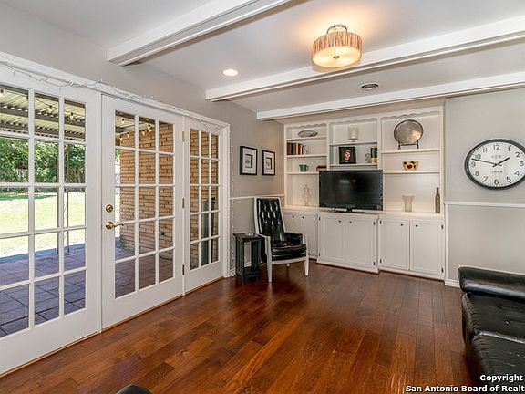4th image of 923 Mount Kisco Dr