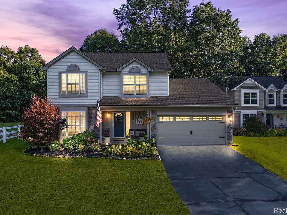 1st image of 1287 SE Oakmont Dr