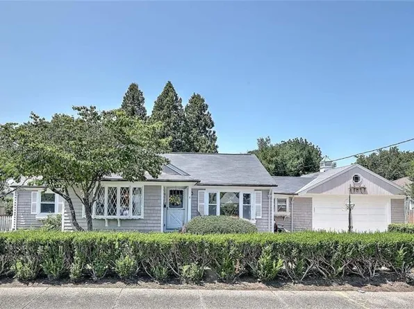 6 Woodbine St, Riverside, RI 02915