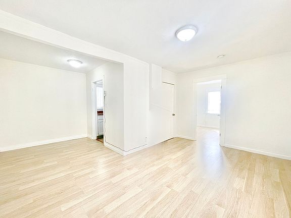 3rd image of 1020 E 75th St #1028