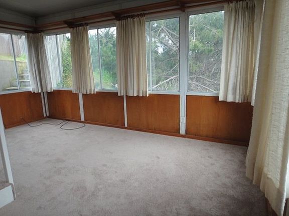 3rd image of 815 Camaritas Ave