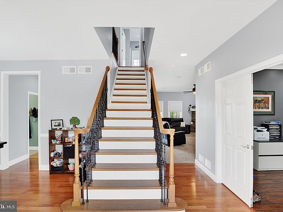 5th image of 480 Francis Dr