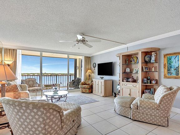 3rd image of 132 Lakeshore #819