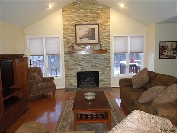 5th image of 3794 Pierce Dr