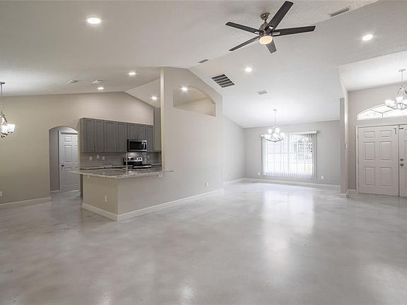 4th image of 34327 Shadewood Cir