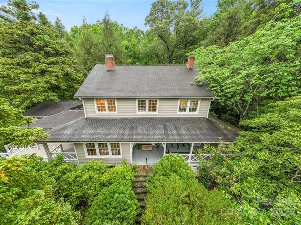 300 Ivy Terrace Dr, Saluda, NC 28773