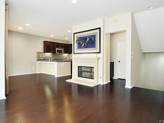 2nd image of 1800 Oak St Unit 206