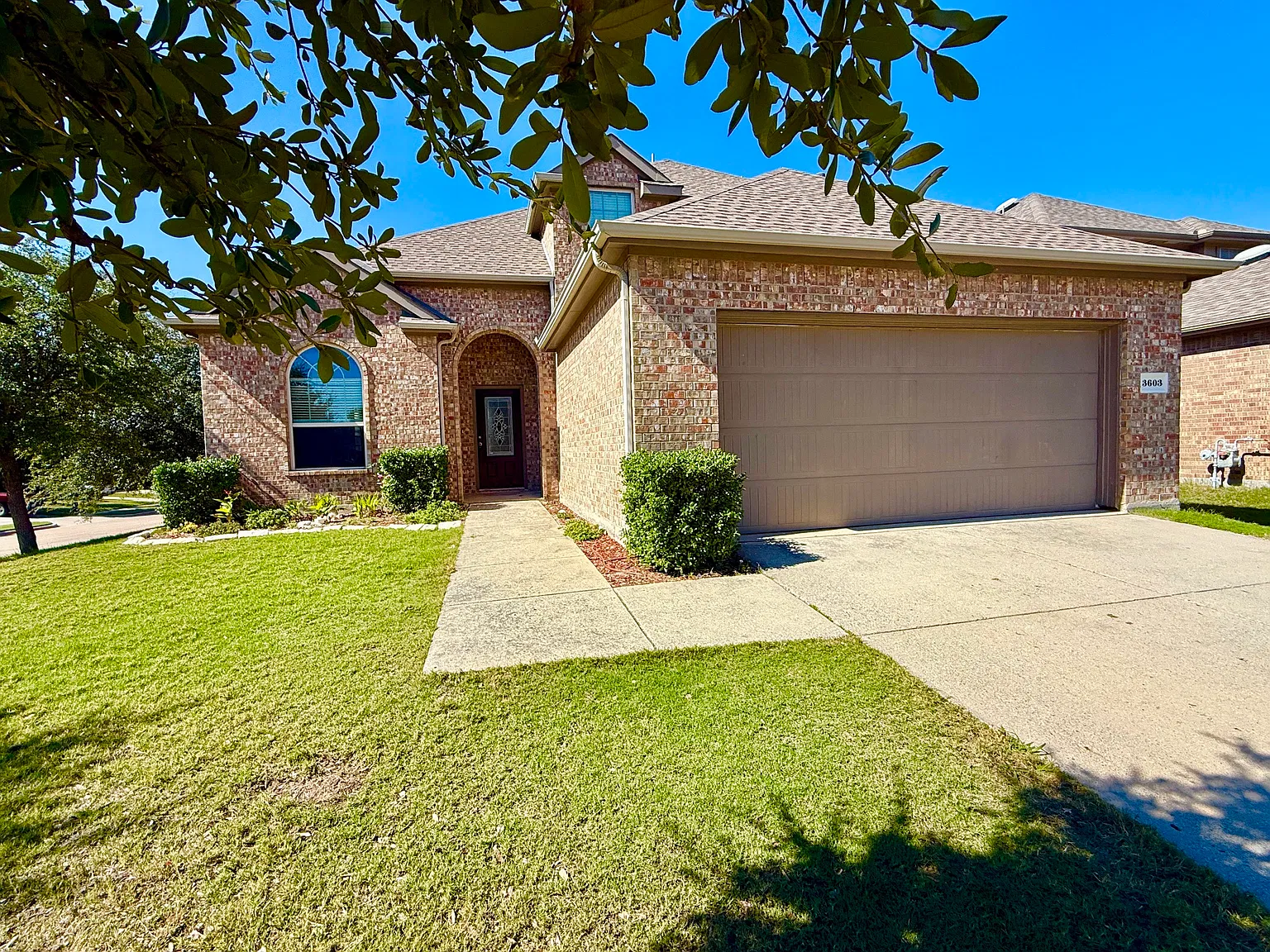 4 bed, 2.5 bath, 2346 sqft, $2,130 — Photo 1