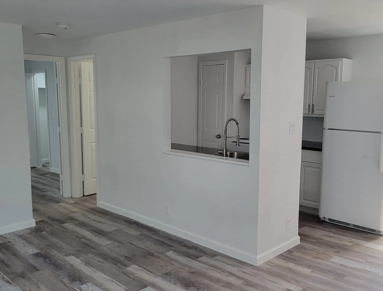 2 bed, 1.0 bath, $1,100 — Photo 3