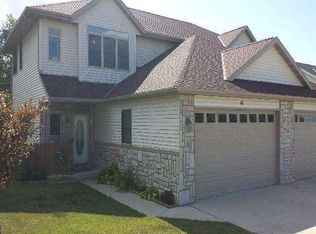 225 Nordic Ln, Slinger, WI 53086