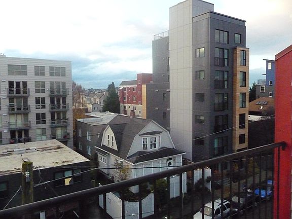 4th image of 208 Boylston Ave E APT 3