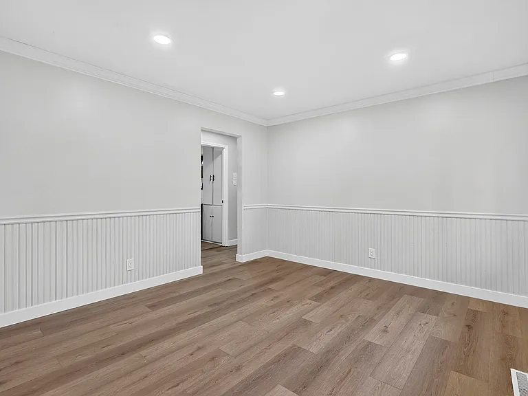 2844 Westlawn St — Photo 8
