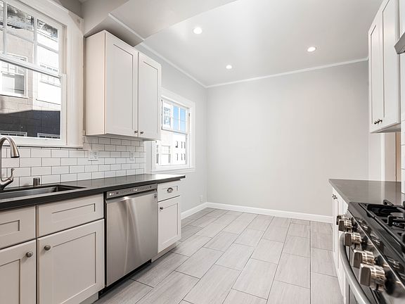 2nd image of 1842 Jefferson St APT 205