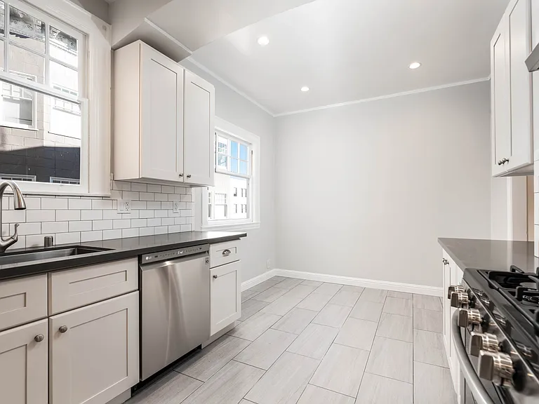 1842 Jefferson St #205 — Photo 2