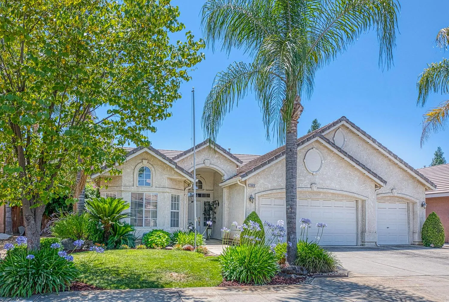 2869 E Brandon Ln photo 1