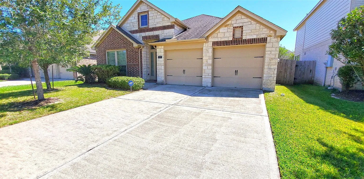 4 bed, 2.0 bath, 2339 sqft, $2,535 — Photo 1